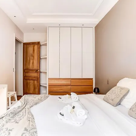 Guestready - Spacious Near Champs-elysees Apartment Paris